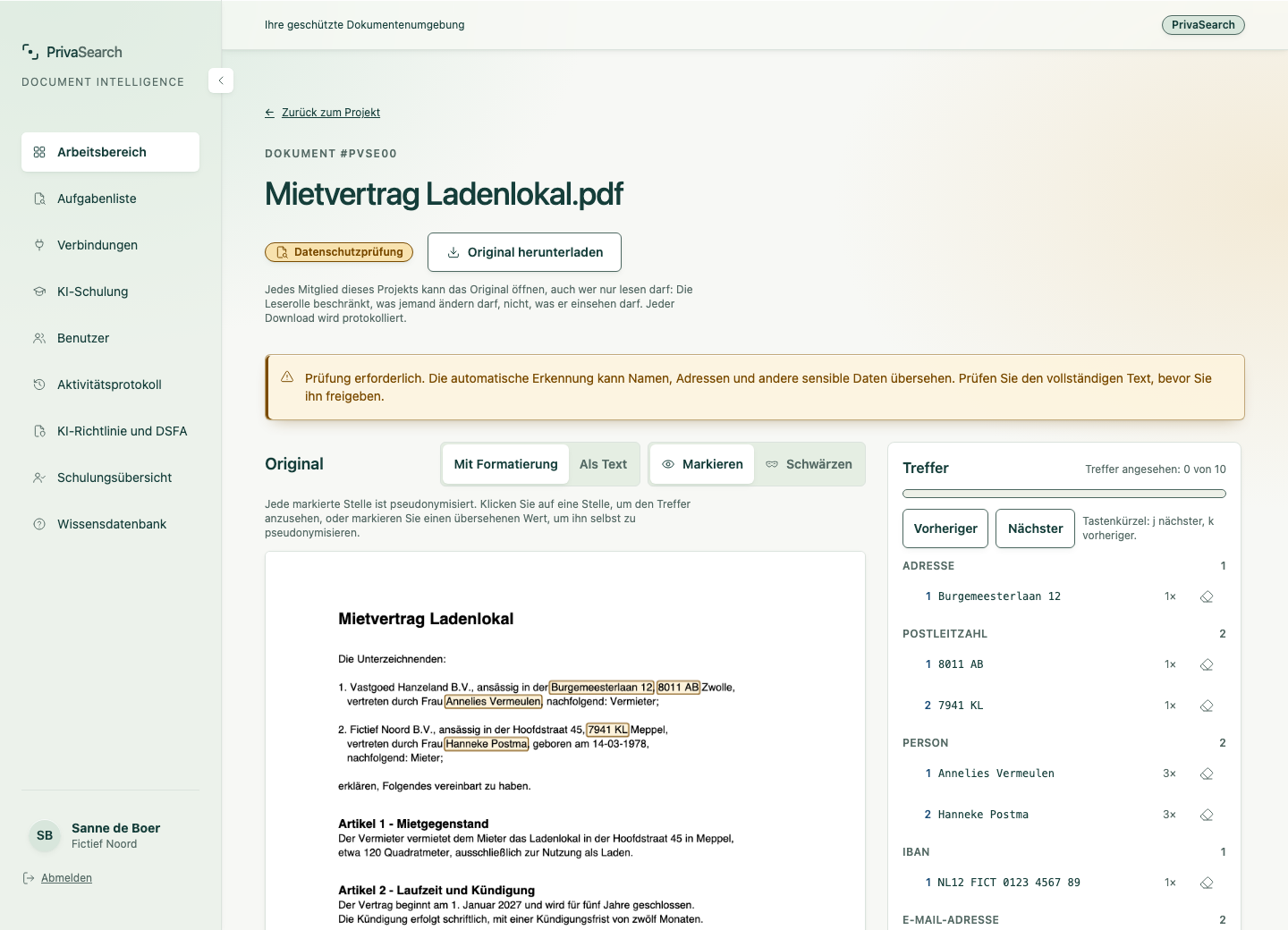 Die Datenschutzprüfung: das Original mit markierten Personendaten und die Liste der Treffer